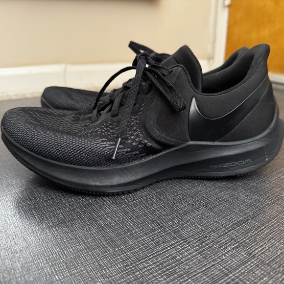 Men’s Size 10 - Nike Air Zoom Winflo 6 Triple Black 2019 - Picture 4 of 9
